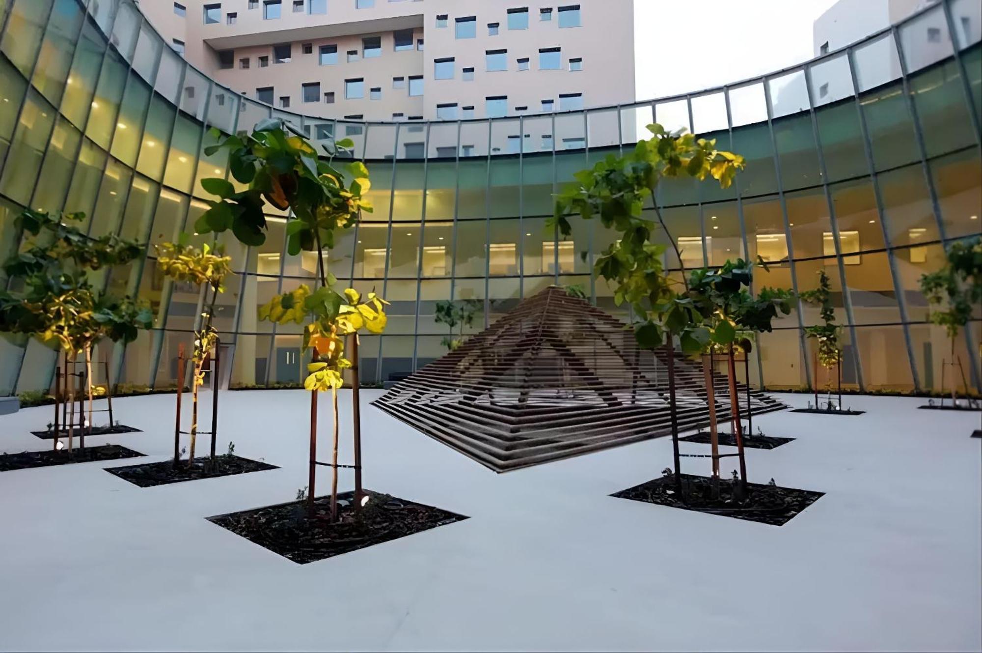 Centre - Unique * Abu Dhabi